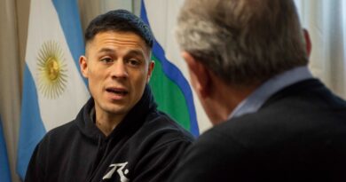 "Estoy muy contento por mi debut profesional. Fue algo increíble, viví una experiencia muy linda con gente de alto nivel. Representar a mi país y a mi ciudad me pone muy contento", manifestó el boxeador.