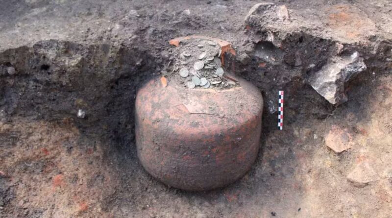 Hallan enterradas vasijas repletas de monedas romanas de 1800 años de antigüedad Hallan enterradas vasijas repletas de monedas romanas de 1800 años de antigüedad