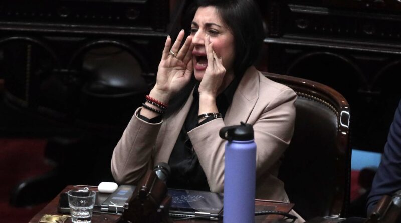 La diputada libertaria Juliana Santillán dijo que se reunió con el embajador de Checoslovaquia, país que se disolvió en 1992