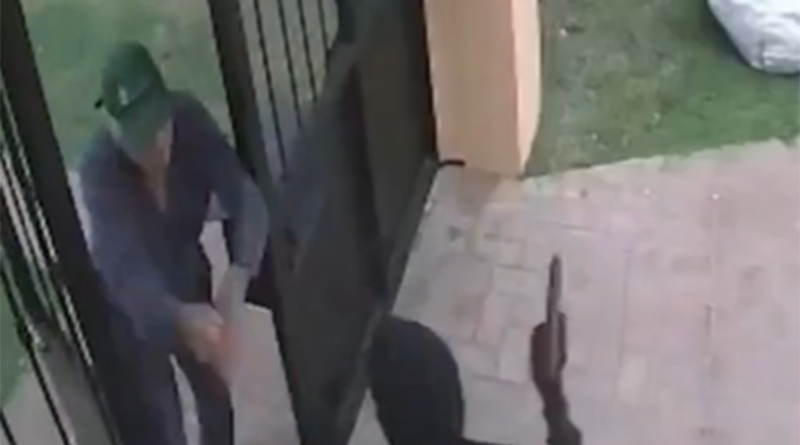 Brutal ataque a un jubilado cuando ingresaba a su casa en Villa Elisa Brutal ataque a un jubilado cuando ingresaba a su casa en Villa Elisa