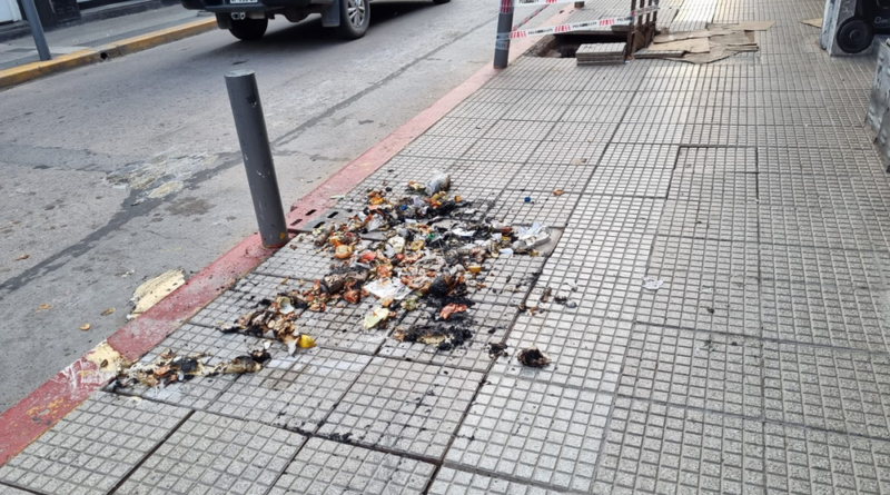 “¿Les parece que puede estar así?”: reclamo por el estado de una vereda